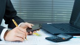 serviciile de consultanță în achiziții publice